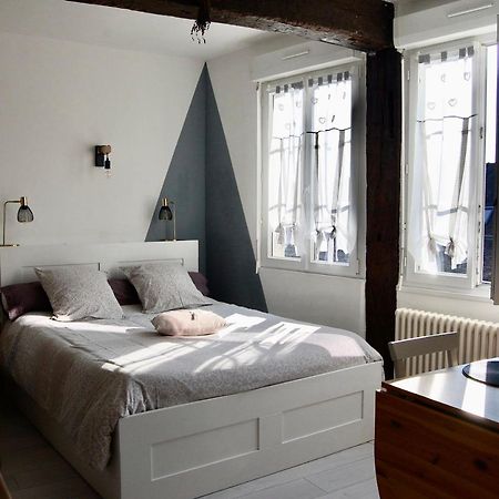 L Imprevu Leilighet Chartres Eksteriør bilde